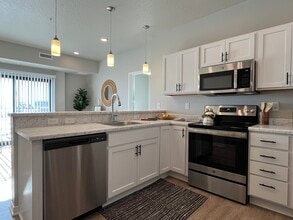 Building Photo - Center Stage