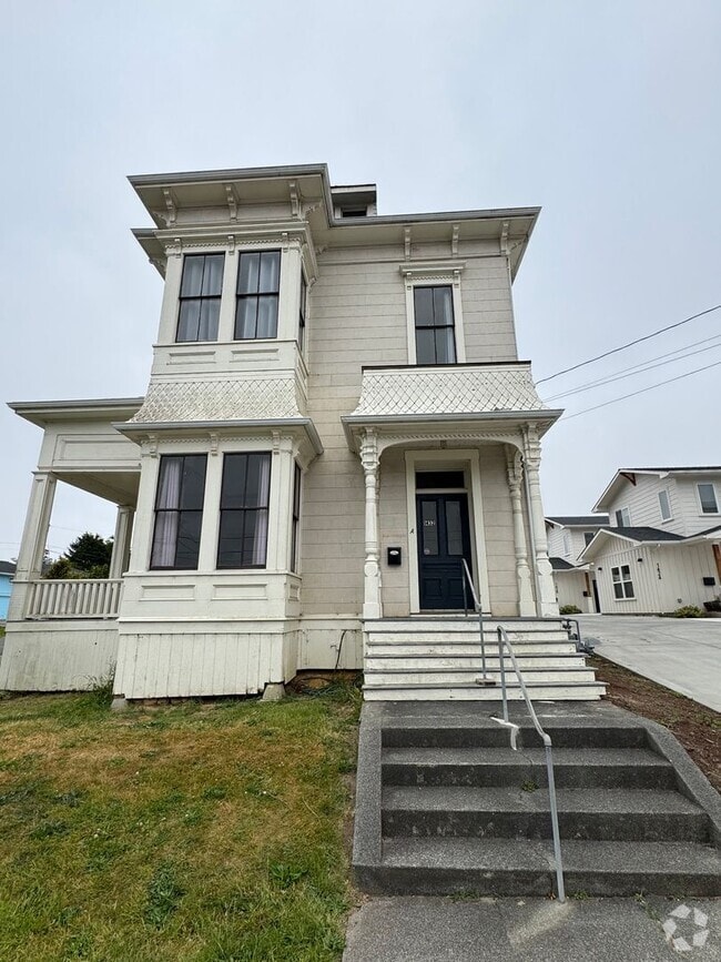 Building Photo - 1432 L St