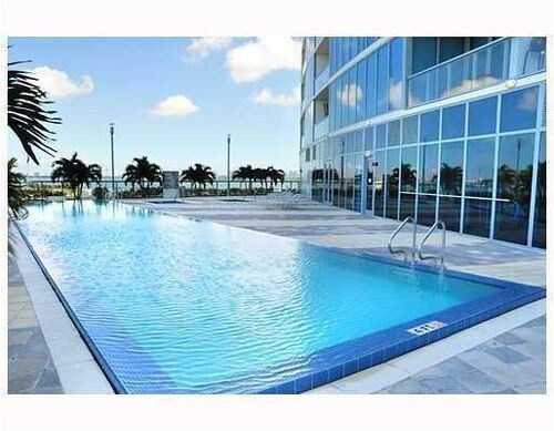Foto del edificio - 601 NE 36th St