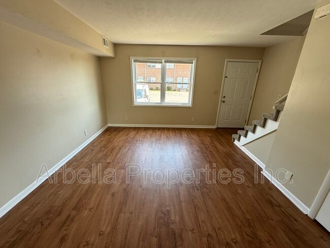 Building Photo - 1404 Bloomingdale Rd