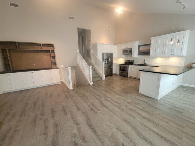 Sala de estar / Cocina - 3700 83rd St