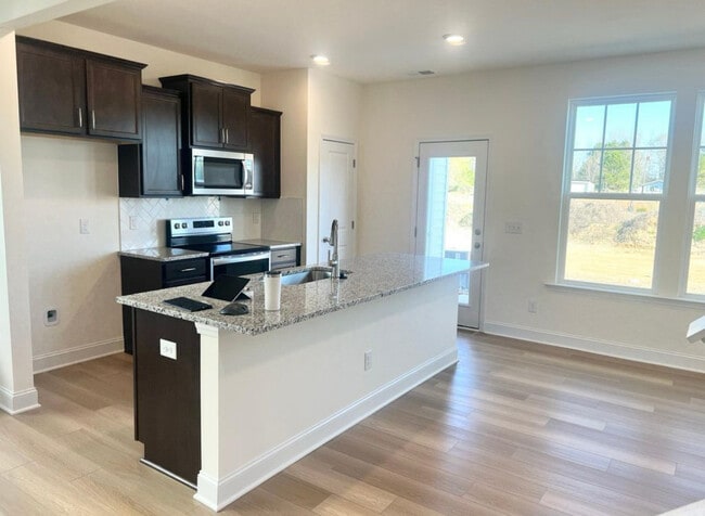 Kitchen - 48 Begonia St