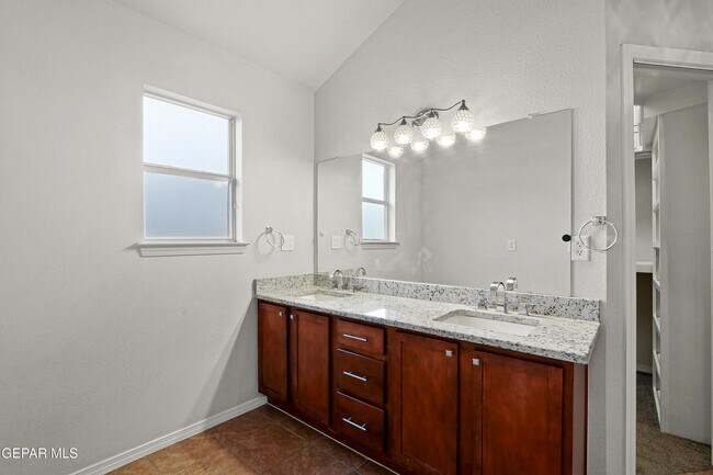 Foto del edificio - 6304 Joel King Pl