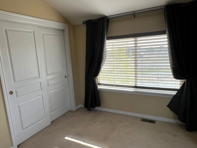 Large Bedroom - 15074 Lindark St
