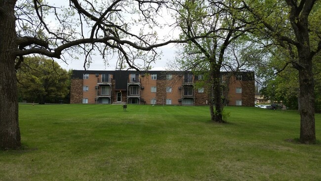 Building Photo - Lakewood Apartments