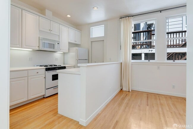 Building Photo - 2664 Baker St