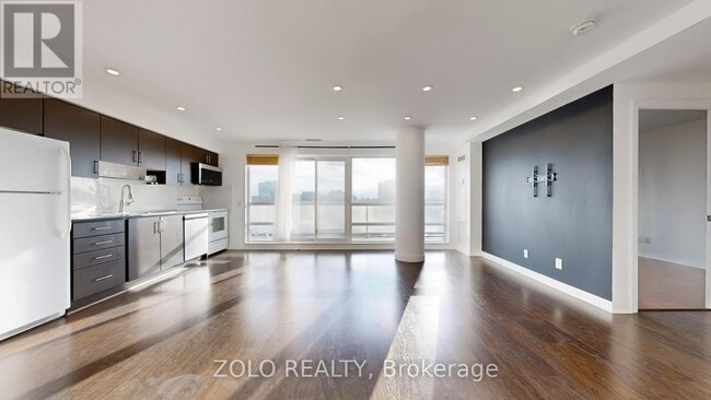 Building Photo - 2035 Sheppard Ave E