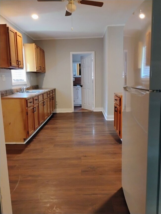 Foto del edificio - 1347 E Trigg Ave