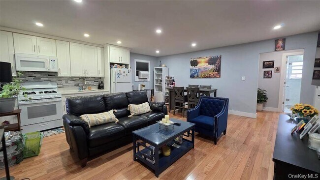 Foto del edificio - 717 Tuckahoe Rd