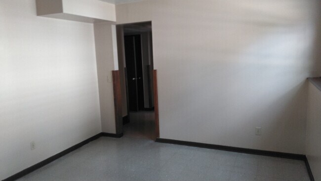 Dormitorio - 562 Stoddard Ave