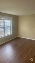 Building Photo - 5020 Thoroughbred Ln