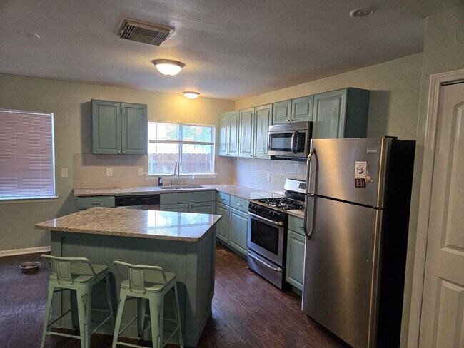 Building Photo - 4 Bedroom Single Family Home in San Antonio