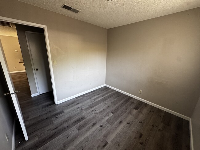 Foto del edificio - 3700 Bridgeford Ln