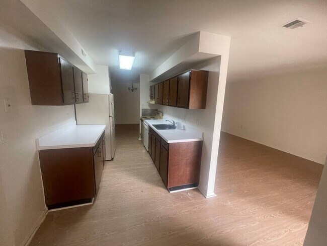 Foto del edificio - PRICE REDUCTION AS OF 01/2026! Conveniently Located Gaithersburg 3 Bed/2 Bath Condo, Minutes away...