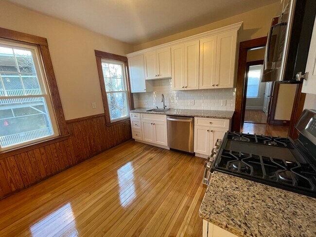 Building Photo - 21 Linden Pl