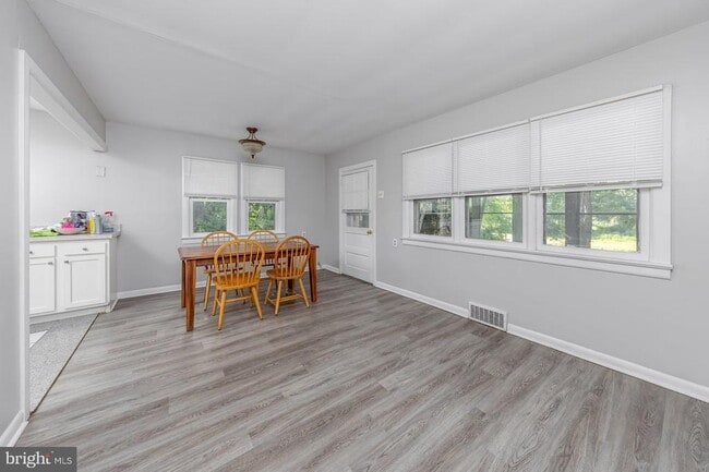 Building Photo - 1100 Woodlawn Ave