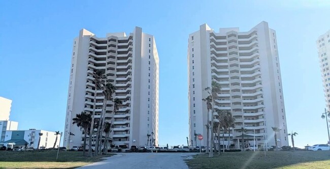 Foto del edificio - Ocean Front Fully Furnished
