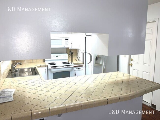 Foto del edificio - 10213 Strathmore Dr