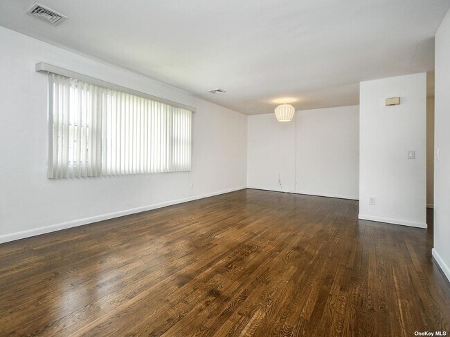 Foto del edificio - 85 Edgewood Rd