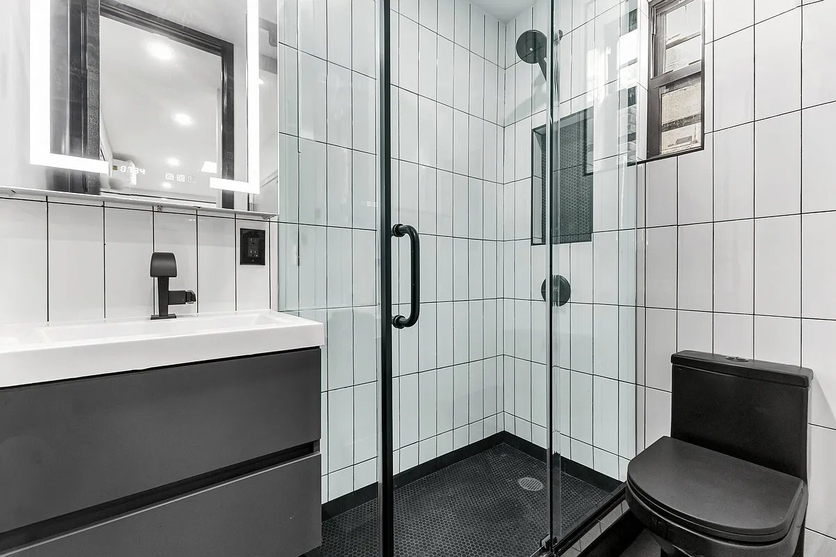 Foto del edificio - 438 W 52nd St