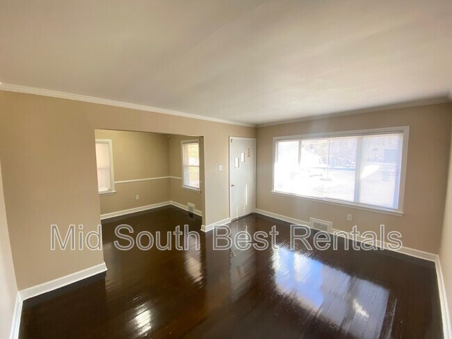 Foto del edificio - 4033 Woodburn Dr