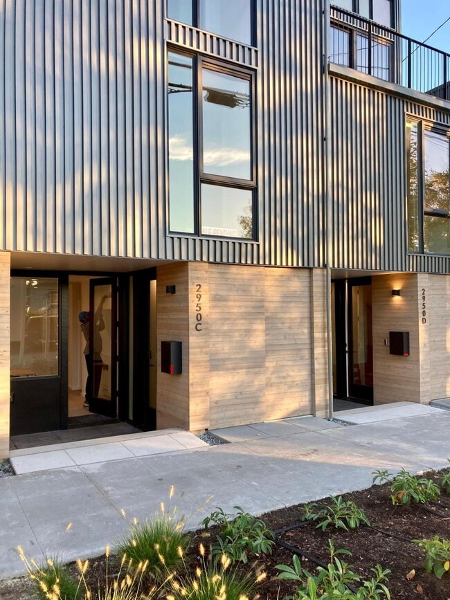 Foto del edificio - 2950 Fairview Ave E