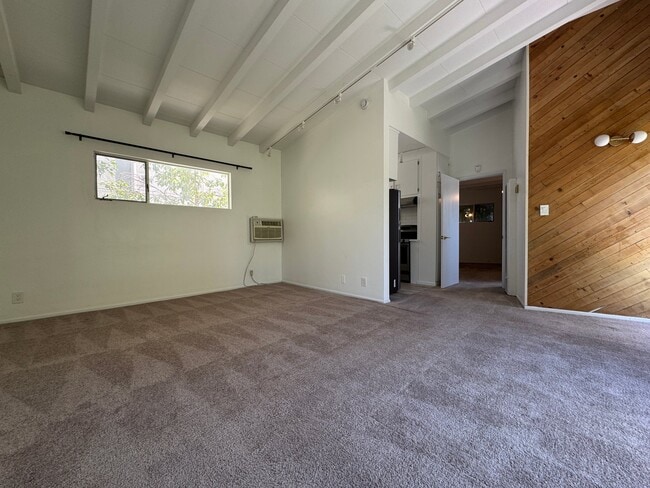 Building Photo - 4418 Vantage Ave
