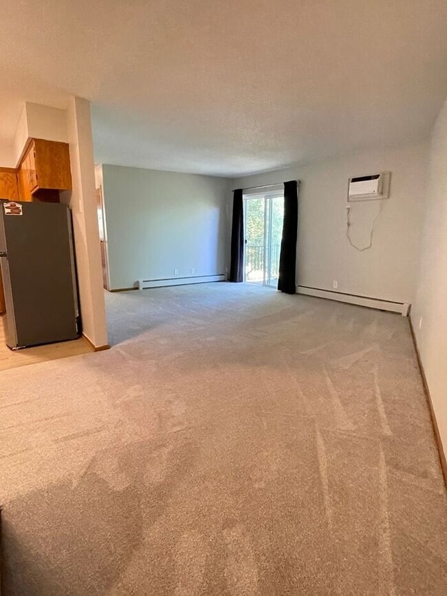 Building Photo - Main Floor, Excellent Condition, Video Wal...