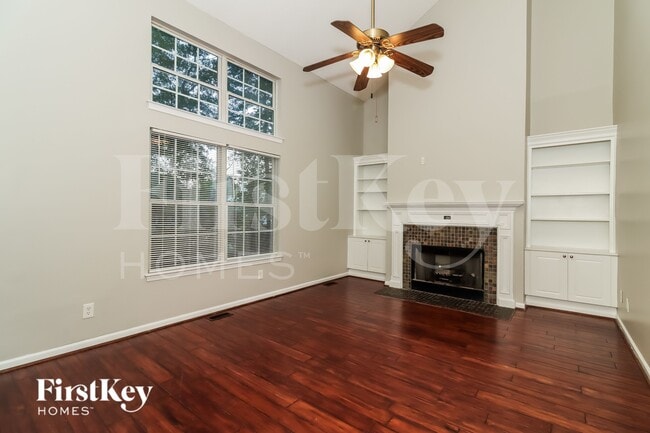 Building Photo - 1310 Invermere Dr SE