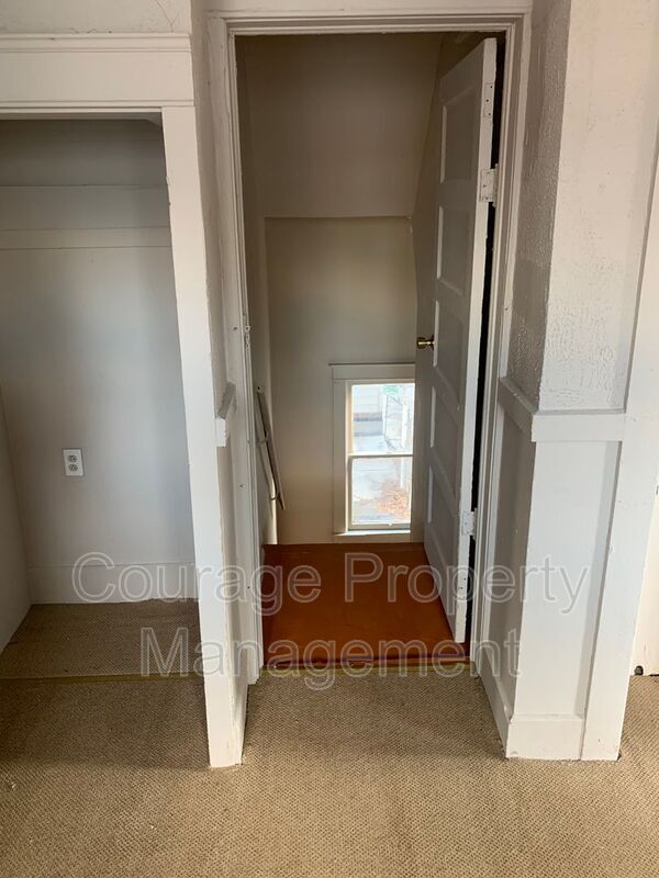 Building Photo - 509 Columbia St