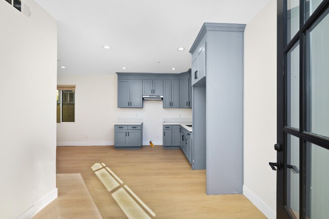 Foto del edificio - 6914 Walker Ave