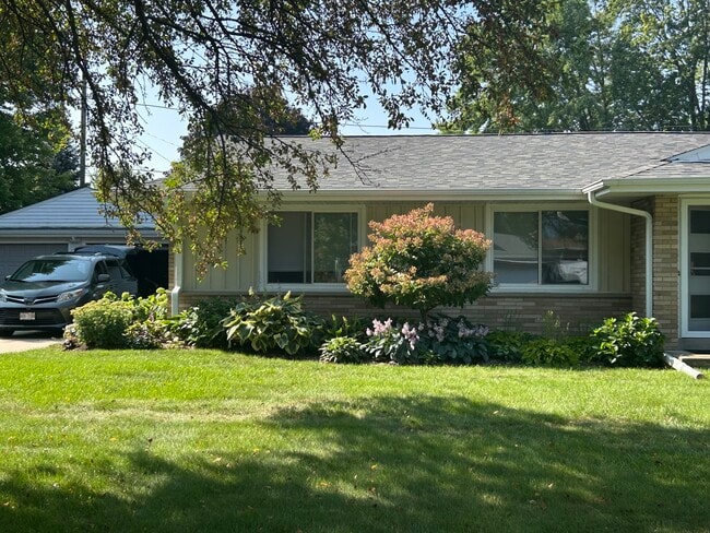 Building Photo - 1515 Autumn Dr