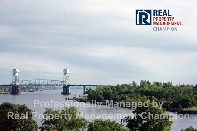 Foto del edificio - Luxury Condo with Water Views in Heart of Wilmington