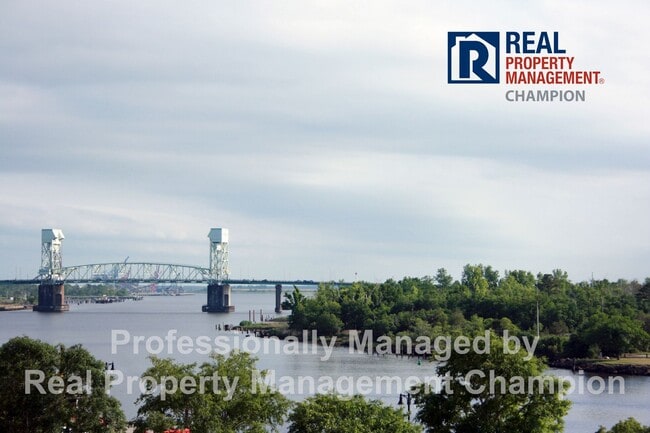 Building Photo - Luxury Condo with Water Views in Heart of Wilmington