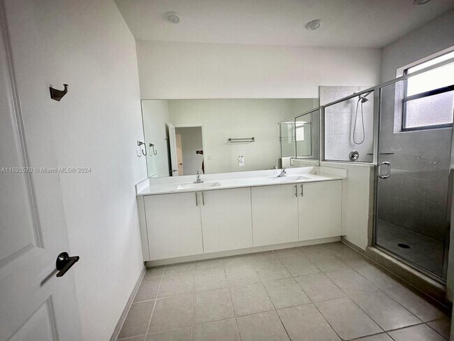 Building Photo - 28585 SW 134th Ct