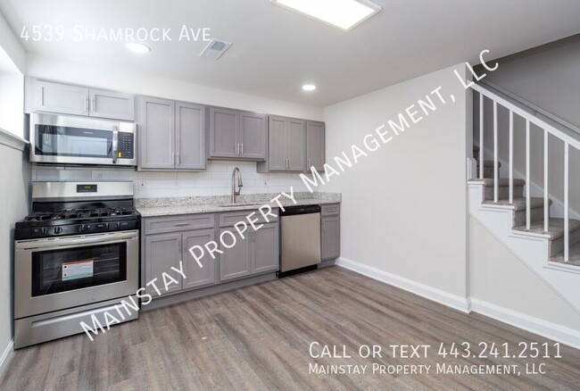 Foto del edificio - Updated 3 Bedroom Rowhome w/ Fenced Yard!