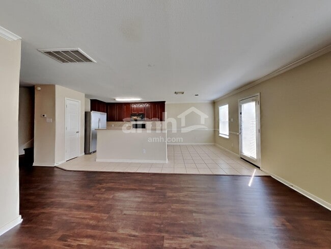 Foto del edificio - 8310 Wainwright Way
