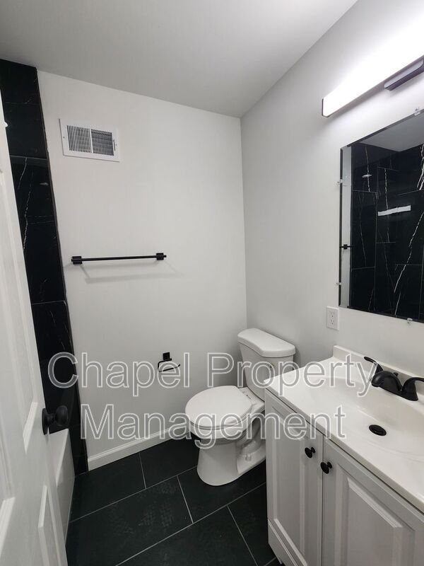 Building Photo - 5012 W Stiles St