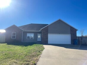 Building Photo - 403 Magnolia Ct