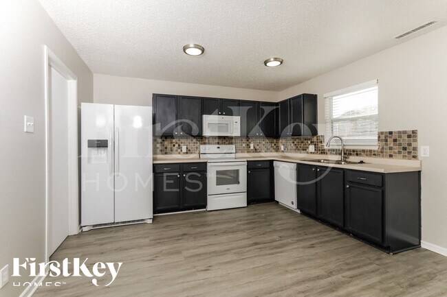 Foto del edificio - 8211 S Shady Trail Dr