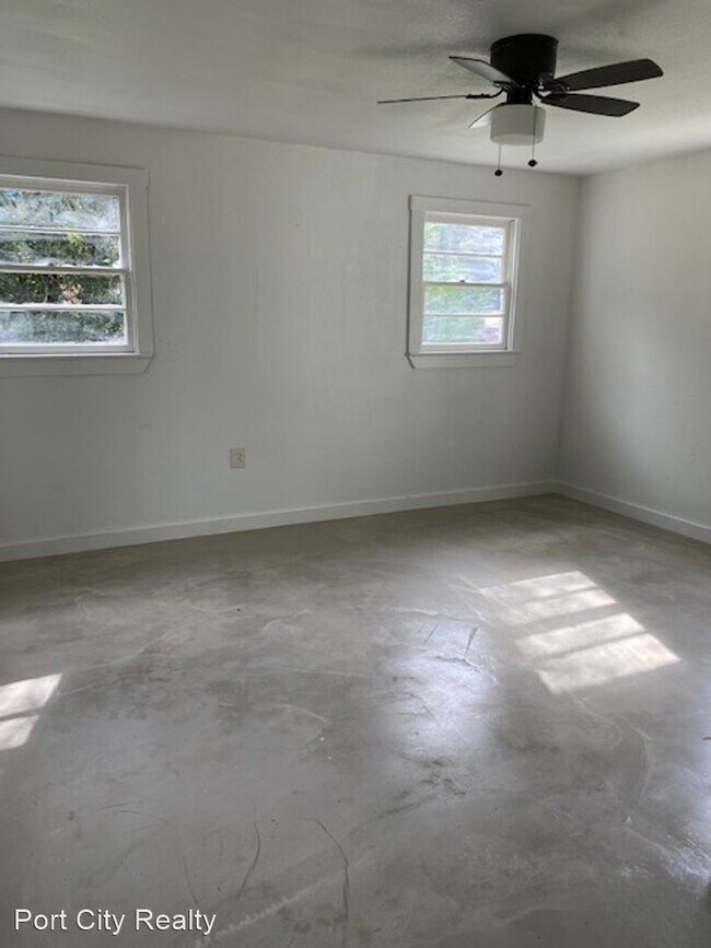 Building Photo - 3 br, 1 bath House - 3401 Palm Road