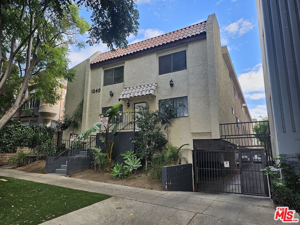 Primary Photo - 1240 Flores St