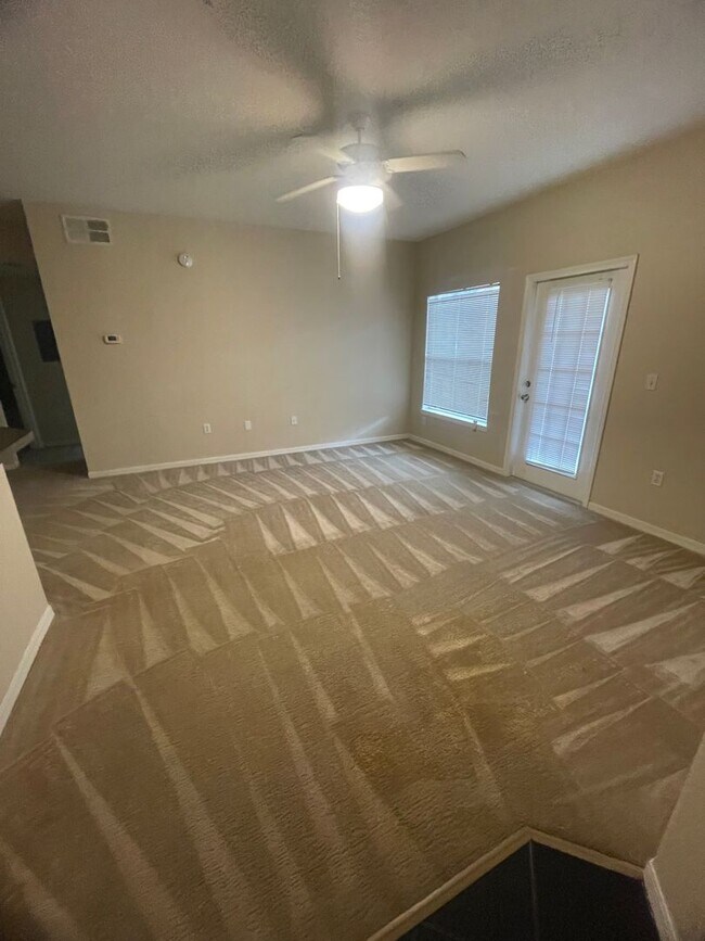 Foto del edificio - Gated Townhome in MetroWest