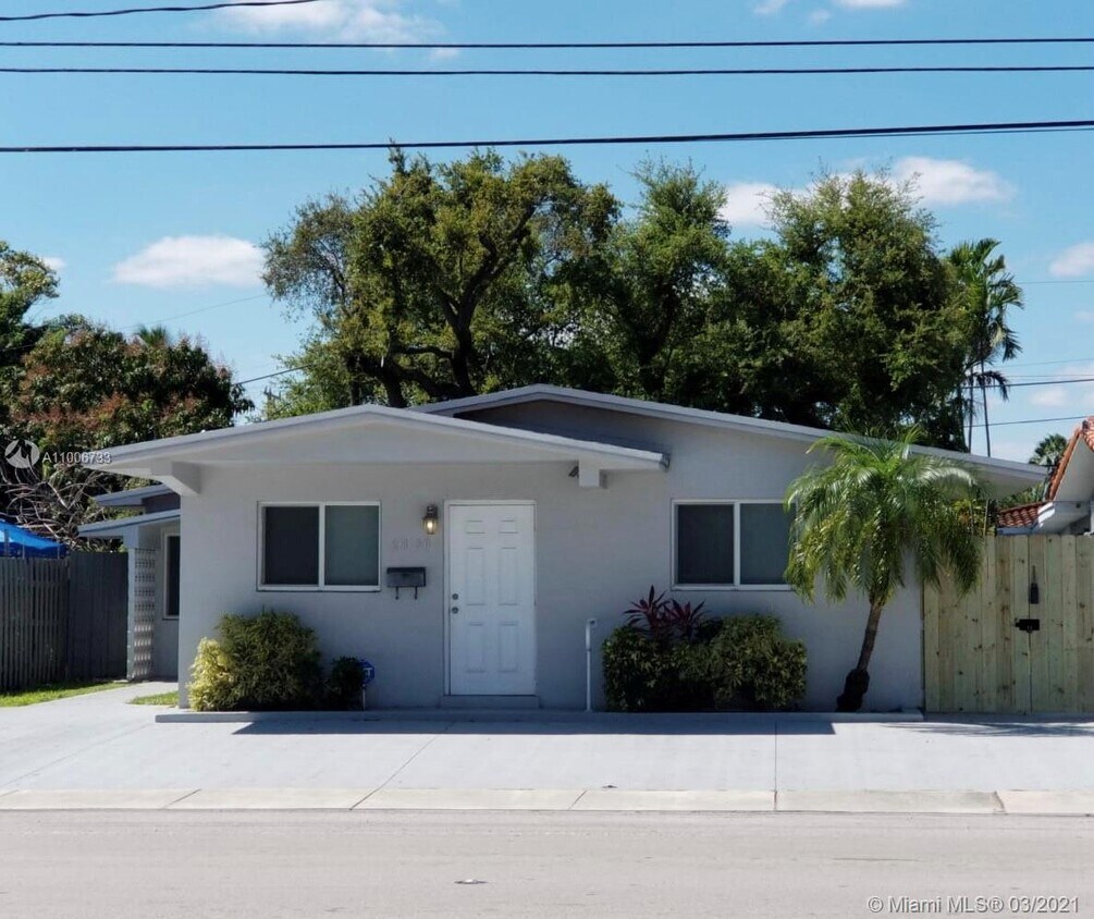 Primary Photo - 2860 SW 32nd Ave
