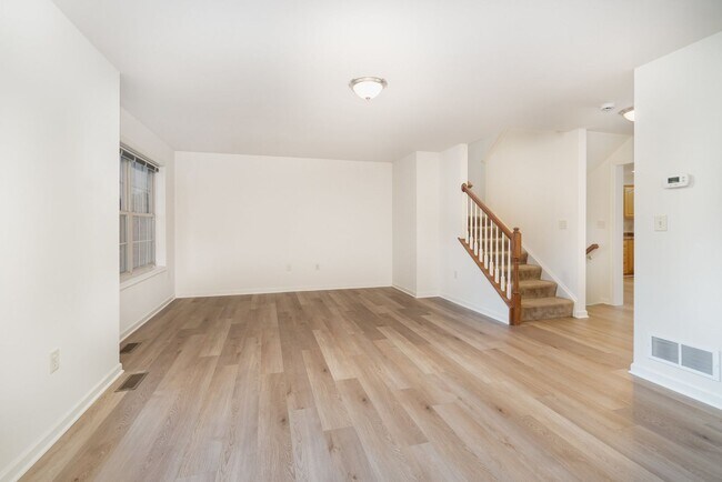 Building Photo - 6383 Creekbend Dr
