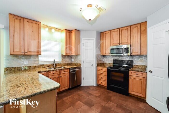 Foto del edificio - 4230 Iveyglen Ave