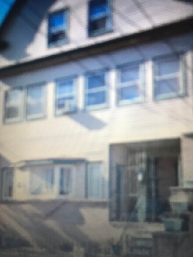 Primary Photo - 70 N 7th St