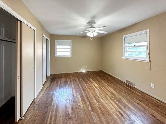 Foto del edificio - 204 E Mesa Dr