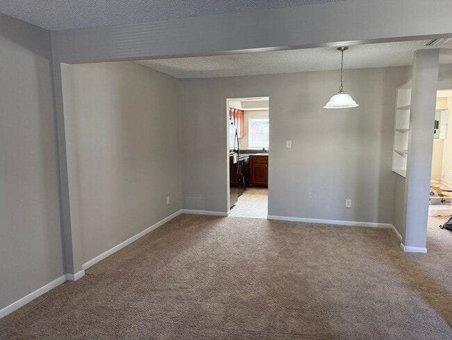 Building Photo - Campus East Townhomes