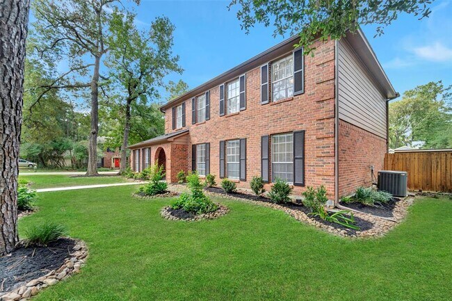 Building Photo - 17 E Wandering Oak Dr
